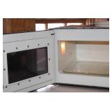 Kenmore Solid State Countertop Microwave Oven Model 565.6765400