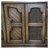 Vintage Magnavox Wood Console Stereo Cabinet with Radio and Turntable