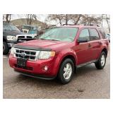 2010 FORD ESCAPE XLT *2 Owners | No Accidents* (NO RESERVE)