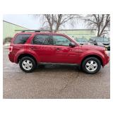 2010 FORD ESCAPE XLT *2 Owners | No Accidents* (NO RESERVE)