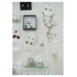 Jewelry Lot: Earrings (pierced)