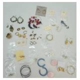 Jewelry Lot: Pierced Earrings