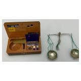 Vintage PRAZISIONSWAAGE KARATGEWICHTE Portable  Mechanical Precision Balance Scale In Original Wooden Box