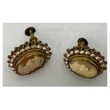 Vintage Exquisite Cameo Brooch/ Pendant And Earrings 1" x 1 1/4"