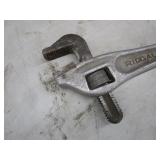 Ridgal 24" 90* Pipe Wrench