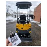 Mini Excavator QK18R with Hydraulic Thumb!