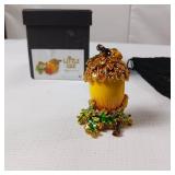 Acorn Little Oak #116 Trinket box with magnetic closure and stand NIB -0 Handmade Collectible