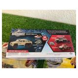 Jurassic World Mercedes-Benz G 63 & Jurassic Park Figures
