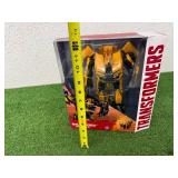 Transformers Generations Bumblebee Leader Class