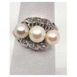 Stunning Pearl and Diamond Ring in 14k White Gold - Size 5.0