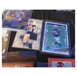 COLLECTIBLE CARDS / VINTAGE CIGAR BOX