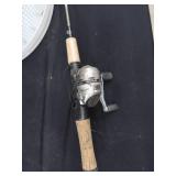 FISHING RODS / ROUND MINNOW CAGE