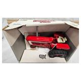 1/16 Farmall 706 Tractor