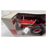 1/16 Farmall 460 Tractor