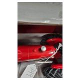 1/16 Farmall 460 Tractor