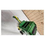 590 John Deere Round Bailer