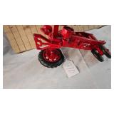 1/16 Farmall F-20