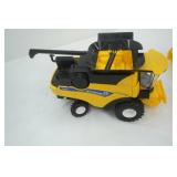New Holland CR8.90 Combine ERTL 1/64 Scale New Holland CR8.90 Combine