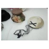 Vintage Ladies Hats. 5ct. Comes with Box