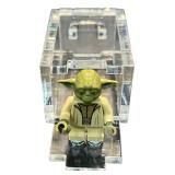 LEGO Star Wars Jedi Master Yoda MINIFIGURE in Custom Made Enclosed Minifigure Case