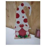 Holiday Gnomes 15", Holiday signs