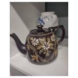 Lilly Portugal 1989 chipped spout tea pot, PriceBros Non skid Tea Pot England