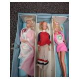 Vintage Barbies Carying case Clothes
