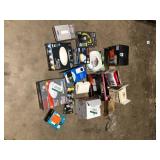 LOT OF ASORTED LIGHTNING ITEMS VARIOUS MODELS ABND CONDITIONS CUSTOMER RETURNS SEE PICTURES