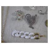 (CNTR) Assorted Broaches Etc, Token...