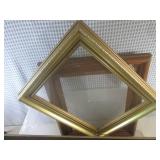 (EW4) Tote of Assorted Wall Decor a...