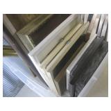 (EW4) Tote of Assorted Wall Decor a...