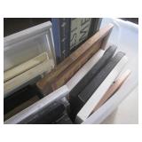 (EW4) Tote of Assorted Wall Decor a...