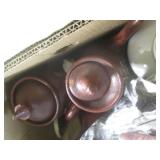 (A-3) Box of Vintage Ceramic Figure...