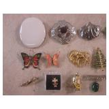 (CNTR) Assorted Brooches / Pins...