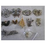 (CNTR) Assorted Brooches / Pins...