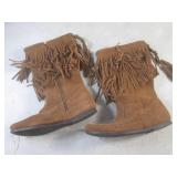 (BS) Pair of Minnetonka Fringed Sue...