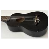 Lr - Makala MK-SS-BLK Soprano Ukulele with Case, 21.5 Inch