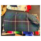 Collection of VTG Assorted Patterned Blankets and Fabric Pieces/Textiles