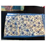 Collection of VTG Assorted Patterned Blankets and Fabric Pieces/Textiles