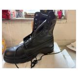 Size 9.5 Waterproof/Insulated Weatherbusters Boots
