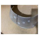 HOMCOM Christmas Tree Collar, Steel Tree Ring Skirt, Home Xmas Decoration for Christmas Tree, 26" x 26" x 9", Bright Silver