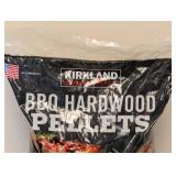 NEW KIRKLAND SIGNATURE BBQ HARDWOOD PELLETS 40LBS