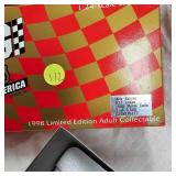 Revell 1/24 Lowes, Mike Skinner #31, Bank