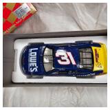 Revell 1/24 Lowes, Mike Skinner #31, Bank