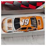 Action 1/24 Yellow Racing Mike Skinner #19