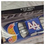 Hot Wheels 1/24 Hot Wheels Kyle Petty, #44