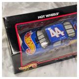 Hot Wheels 1/24 Kyle Petty #44