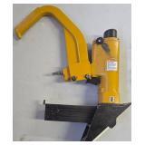 G - Bostitch MIIIFS Pneumatic Flooring Stapler with Staples Assortment