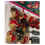 FR - New Ye Merrie Minstrel Caroling Christmas Bells Set