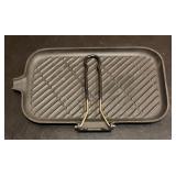 LR - Le Creuset Cast Iron Skillet Grill with Folding Handle